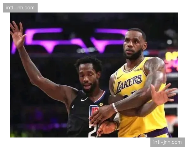 詹姆斯本赛季扣篮次数超前两季，贝弗利赞其值5000万年薪