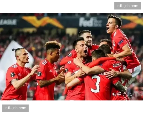 本菲卡有意免签即将离队的拜仁边后卫格雷罗，评估年龄与伤病风险